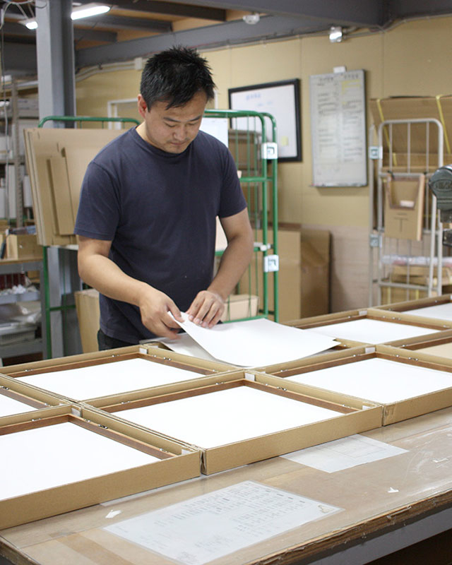 職人の手で丁寧に作られた高品質額縁